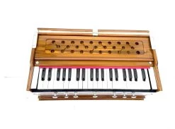 KHALSA MUSICAL 39 Keys,7 Stopper, 2 Reeds (Bass- Male), With Cover 3.2 Octave Harmonium 39 Keys,7 Stopper, 2 Reeds (Bass- Male), With Cover 3.2 Octave Harmonium 3.2 Octave Hand Pumped Harmonium   (Two Fold Bellow, Bass Reed)