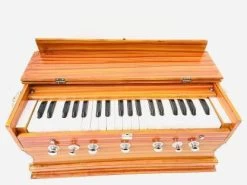 SG MUSICAL 7 Stopper 3 1/4 Octave Double Bellow 39 Keys 2 Reeds (Bass- Male) 39 Keys 2 Reeds (Bass- Male) 3.25 Octave Hand Pumped Harmonium   (Three Fold Bellow, Bass Reed, Male Reed)